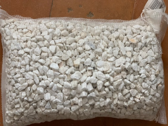 PIEDRA TRITURADA BLANCA SACO 20KG