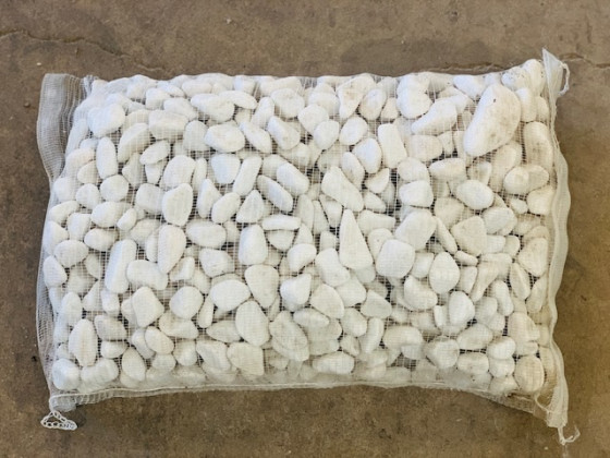 PIEDRA CANTO RODADO GRANDE 24-40MM BLANCO SACO 20KG