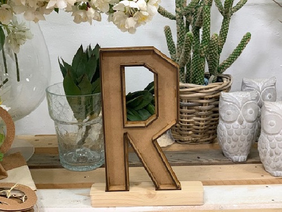 LETRA MADERA R