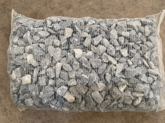 PIEDRA TRITURADA GRIS FUERTE 12-24MM SACO 20KG