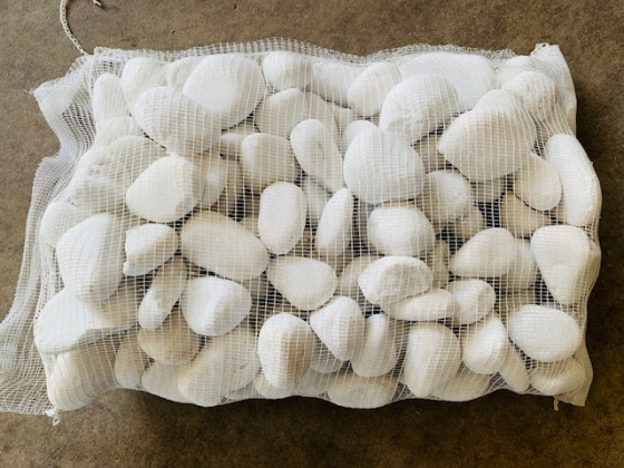 PIEDRA CANTO RODADO GRANDE 40MM-60MM BLANCO SACO 20KG