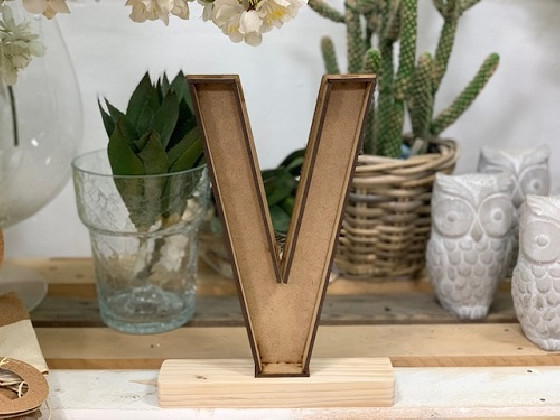LETRA MADERA V