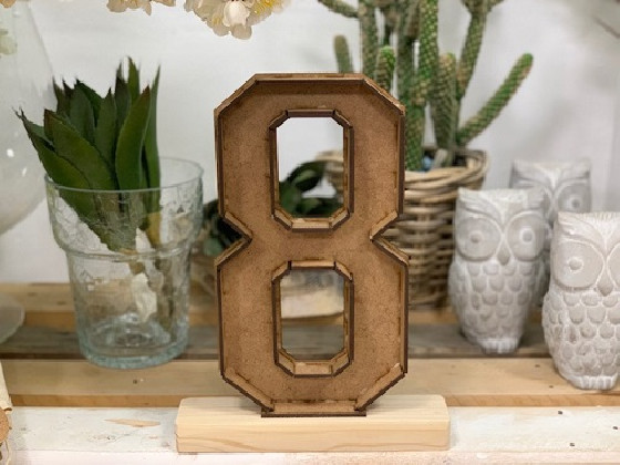 NUMERO MADERA 8
