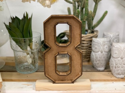 NUMERO MADERA 8