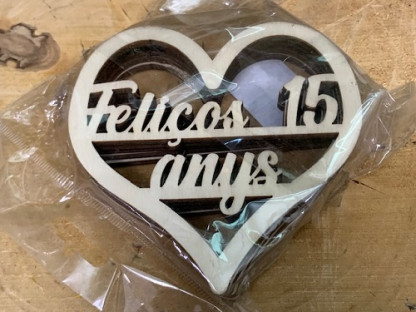 CORAZONES MADERA "FELIÇOS 15 ANYS" PAQ X 10U