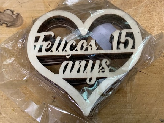 CORAZONES MADERA "FELIÇOS 15 ANYS" PAQ X 10U