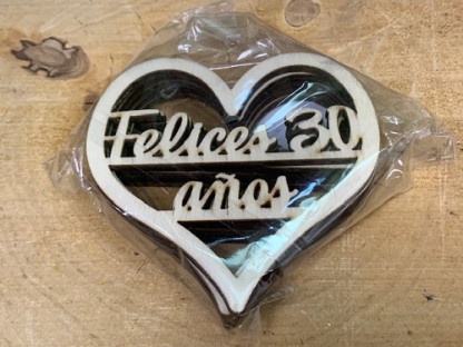 CORAZONES MADERA "FELICES 30 AÑOS" PAQ X 10UNI