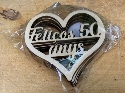 CORAZONES MADERA "FELIÇOS 50 ANYS" PAQ X 10UNI