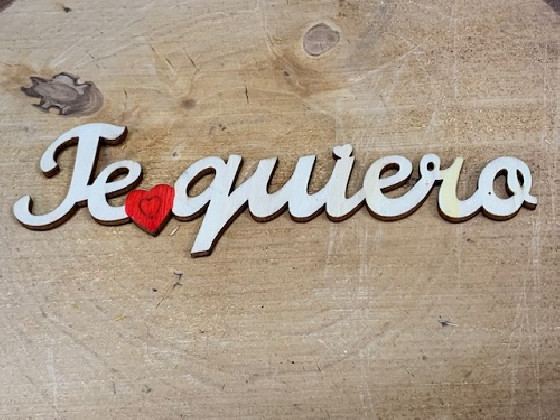 LETRA MADERA "TE QUIERO" PAQ X 12UNI