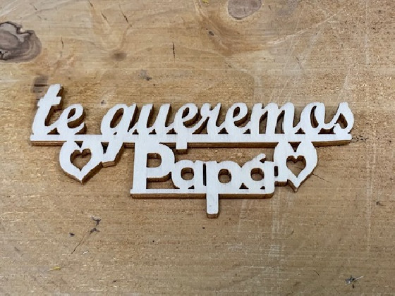LETRA MADERA "TE QUEREMOS PAPA" PAQ X 12UNI