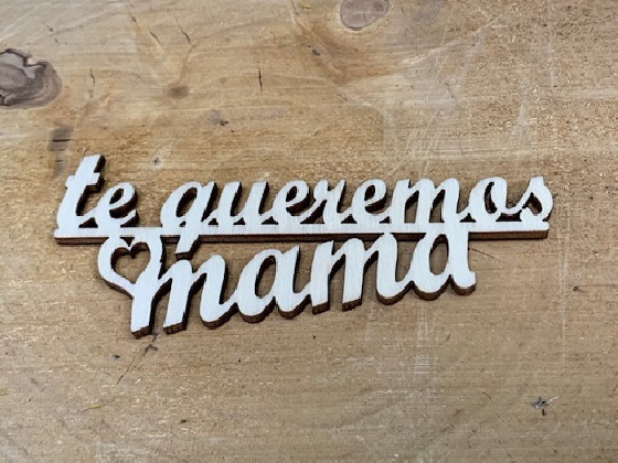 LETRA MADERA "TE QUEREMOS MAMA" PAQ X 12UNI
