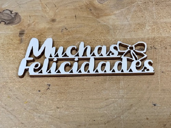 LETRA MADERA "MUCHAS FELICIDADES" PAQ X 12UNI
